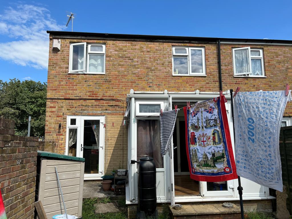 Lot: 86 - FREEHOLD HOUSE FOR INVESTMENT OR OCCUPATION - Two Bedroom End of Terrace House